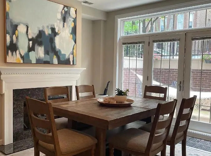 Amazing 3br 3 Ba In Apartment Chicago