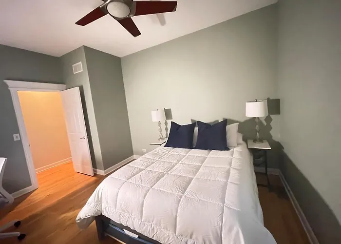 Amazing 3br 3 Ba In Chicago