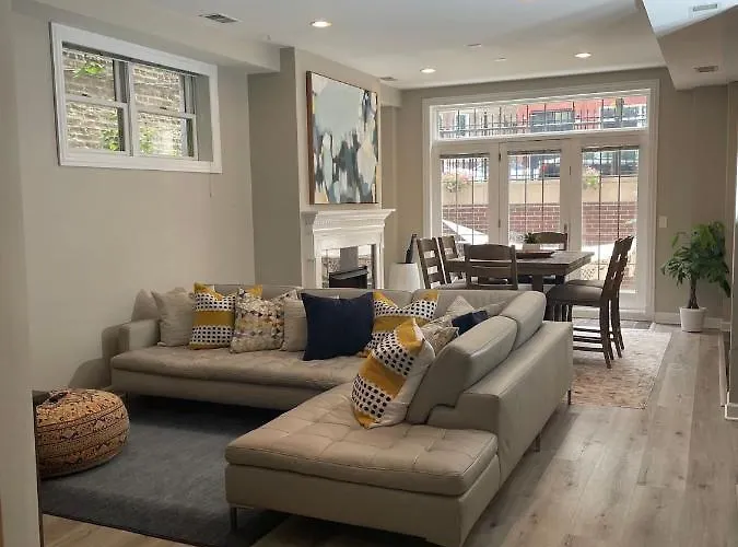 Amazing 3br 3 Ba In Apartment Chicago