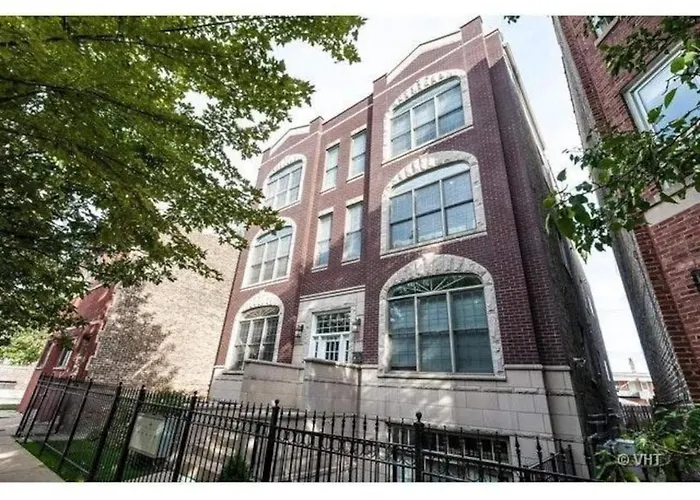 Amazing 3br 3 Ba In Apartment Chicago